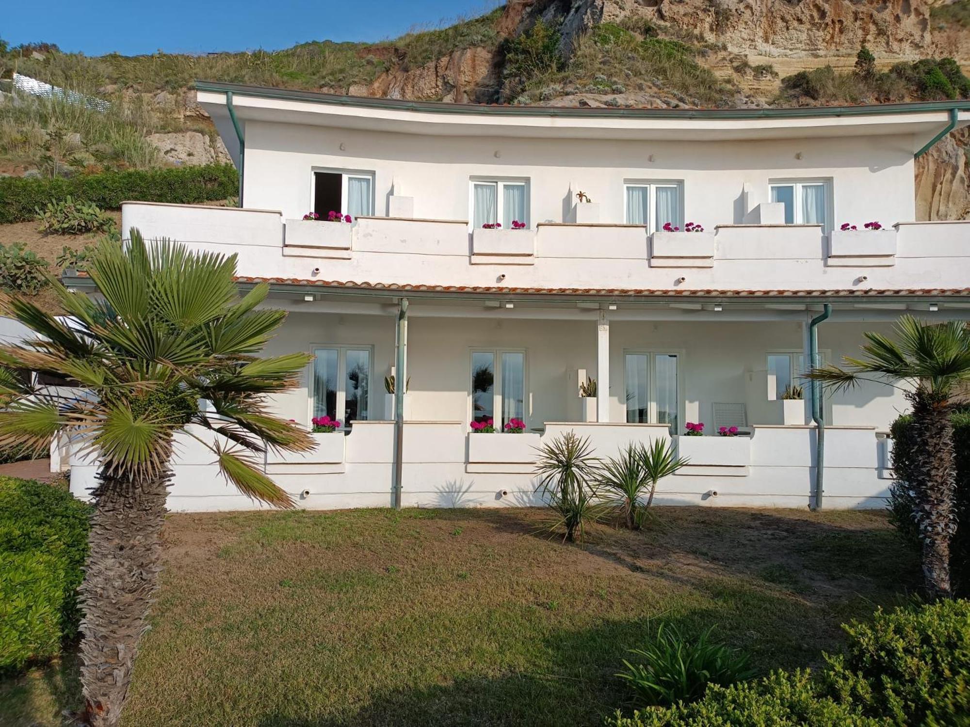 Borgo Di Riaci Beach Resort ซานตาโดเมนิกา ภายนอก รูปภาพ