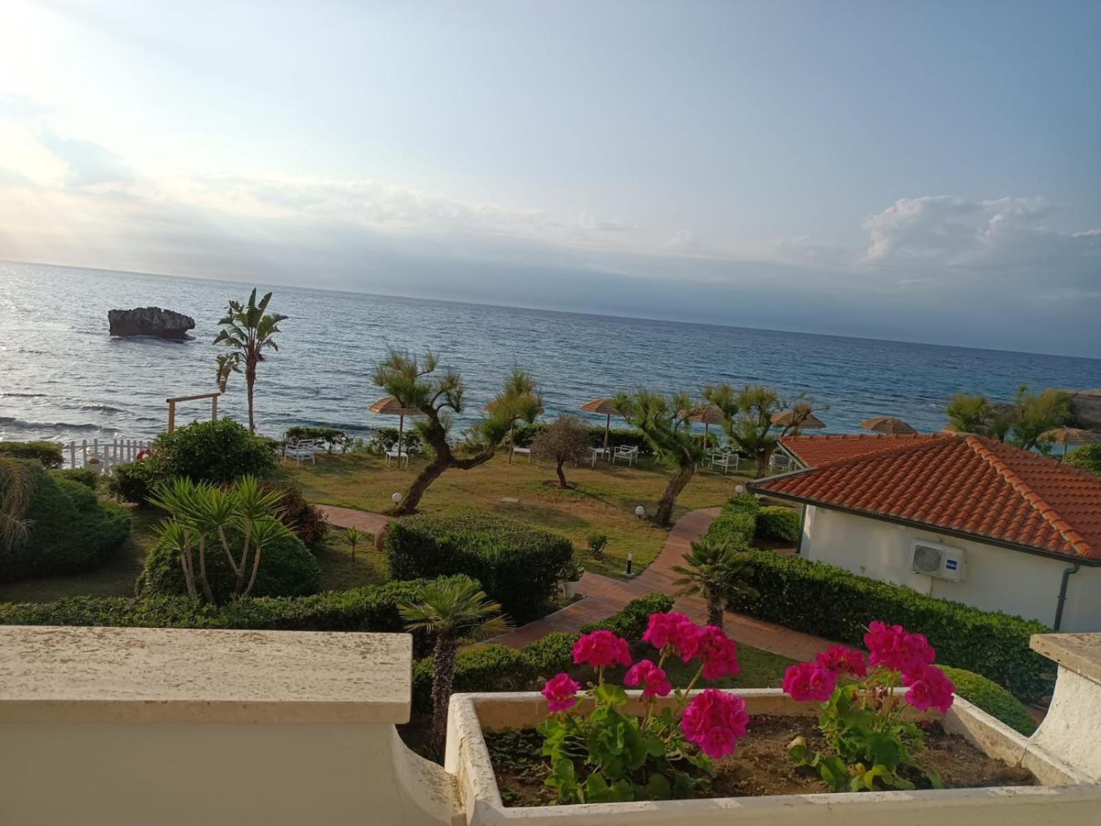 Borgo Di Riaci Beach Resort ซานตาโดเมนิกา ภายนอก รูปภาพ